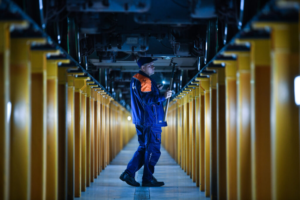 Устюжанин Артем Борисович